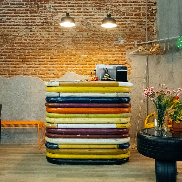 [en]hair salon (MADRID)[fr]Salon de coiffure (MADRID)[es]Peluqueria las niñas del garage (MAD)[]